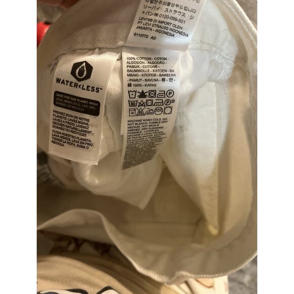 Levi 501 Womens White Denim Shorts High Rise Raw Hem Size 12 (32” Waist) - Picture 6 of 6